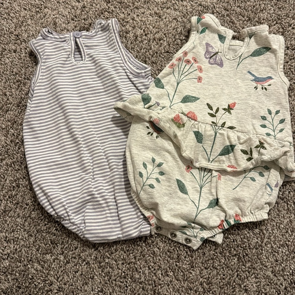 NEW Carters Set - Picture 2 of 3
